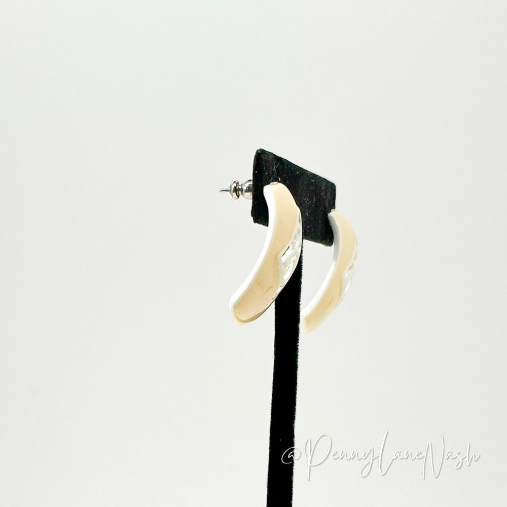 Vintage Oblong with Cut Out Push Back Earrings - Picture 3 of 6